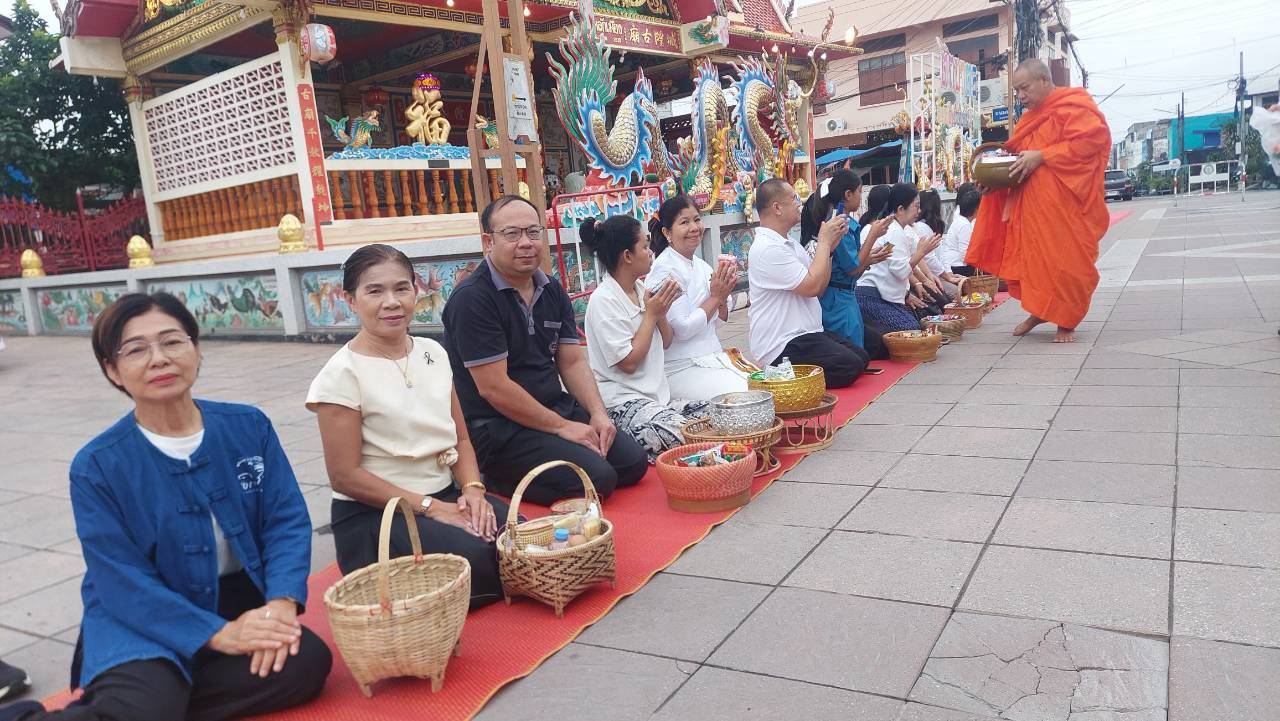 title - ส.ป.ก.ยโสธร ร่วมกิจกรรมทำบุญตักบาตรย้อนยุค วิถีถิ่น วิถีไทย   ณ ถนนคนเดินยโสธร เมืองเก่าบ้านสิงห์ท่า ประจำปีงบประมาณ พ.ศ.2569